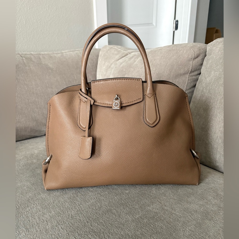 Elegant Tan Michael Kors Leather Handbag